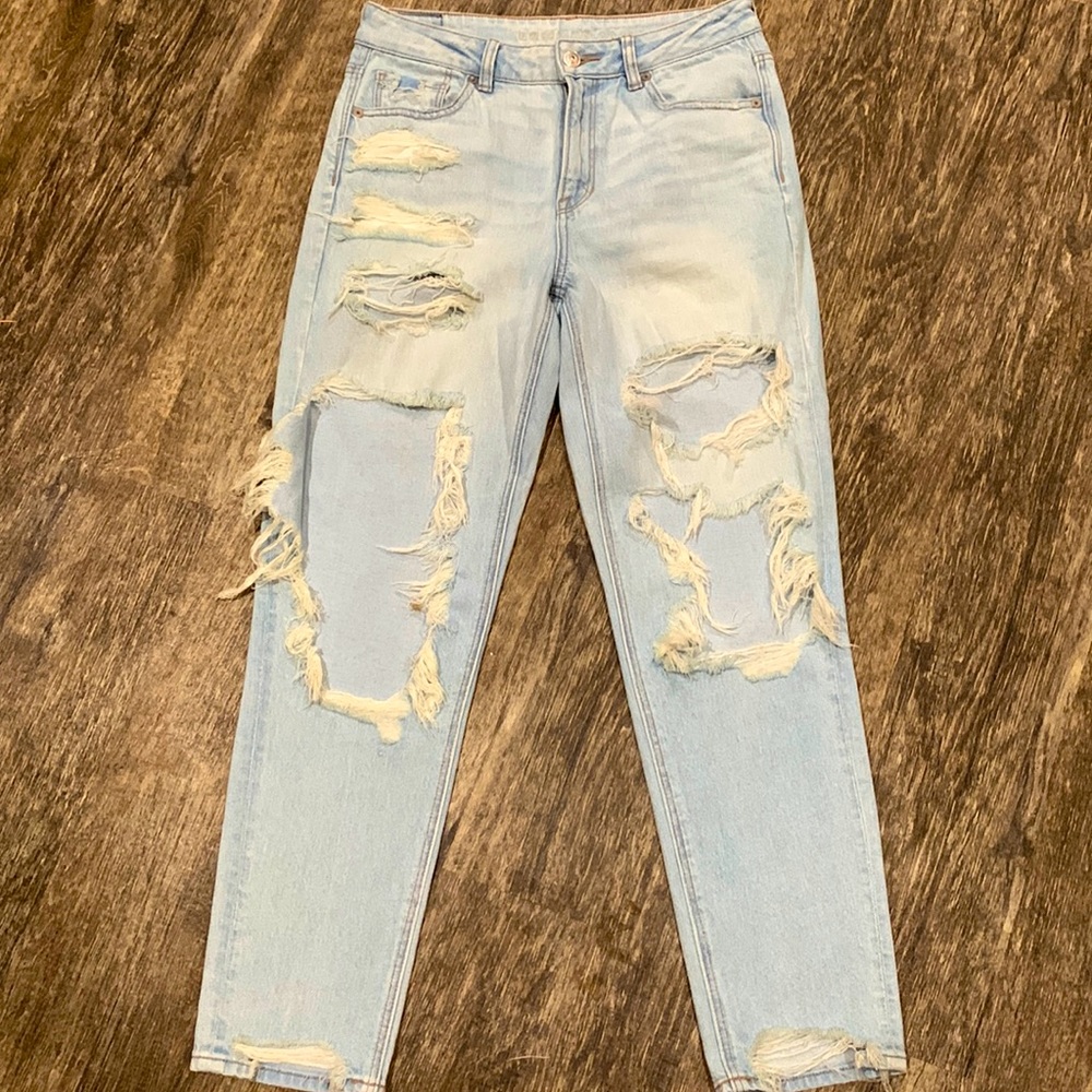 American eagle size 4 distressed jeans